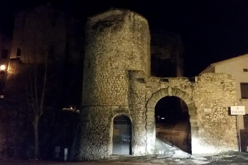 Casa In Antico Borgo Medievale A Tarano Ri, Via Giacomo Leopardi, 15ヴィラ エクステリア 写真